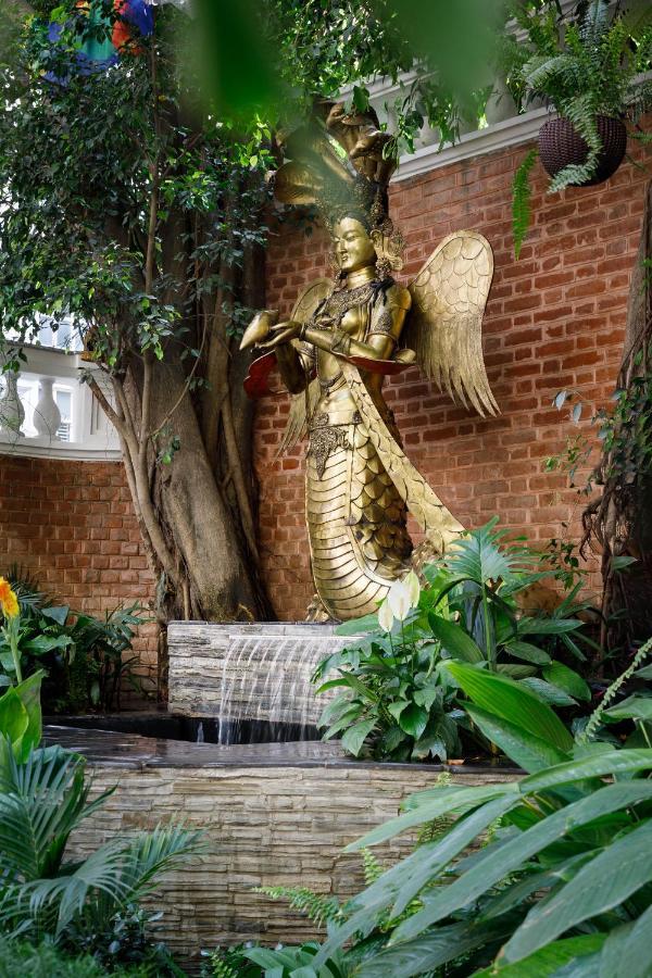 Hotel Thrive, A Tropical Courtyard Катманду Екстер'єр фото