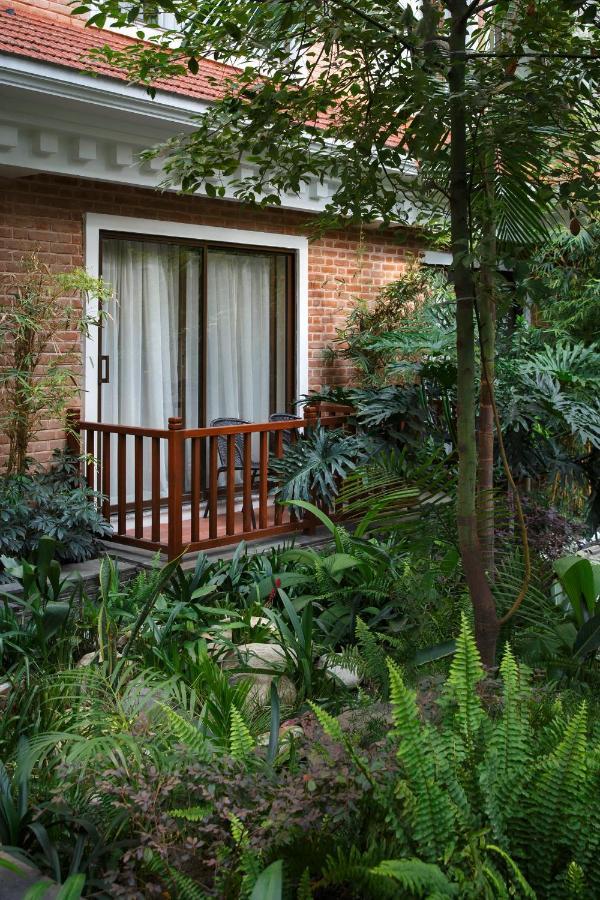 Hotel Thrive, A Tropical Courtyard Катманду Екстер'єр фото
