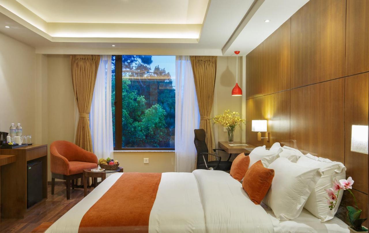 Hotel Thrive, A Tropical Courtyard Катманду Екстер'єр фото