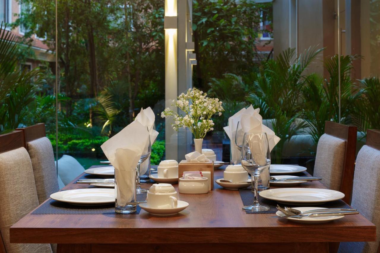 Hotel Thrive, A Tropical Courtyard Катманду Екстер'єр фото