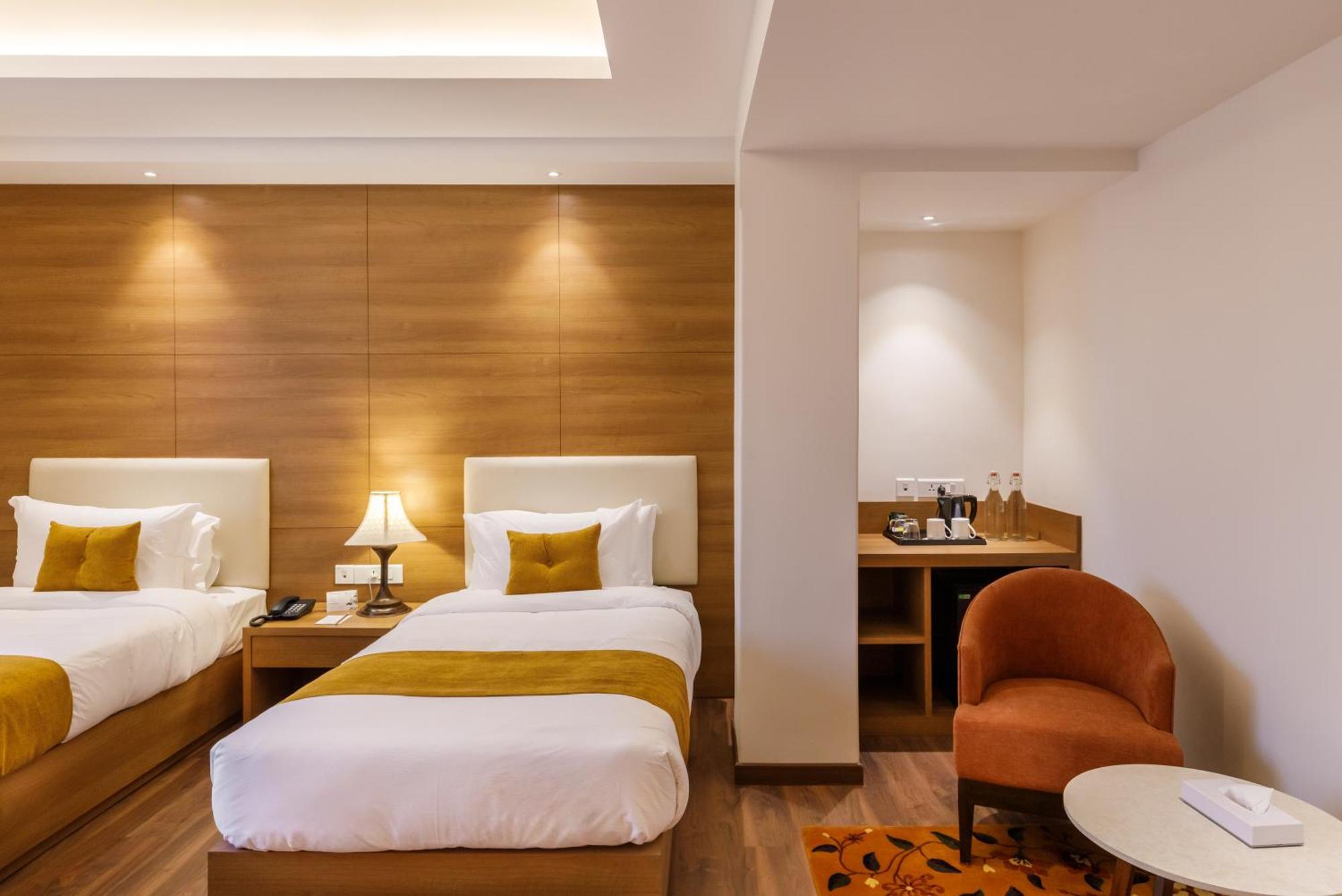 Hotel Thrive, A Tropical Courtyard Катманду Номер фото
