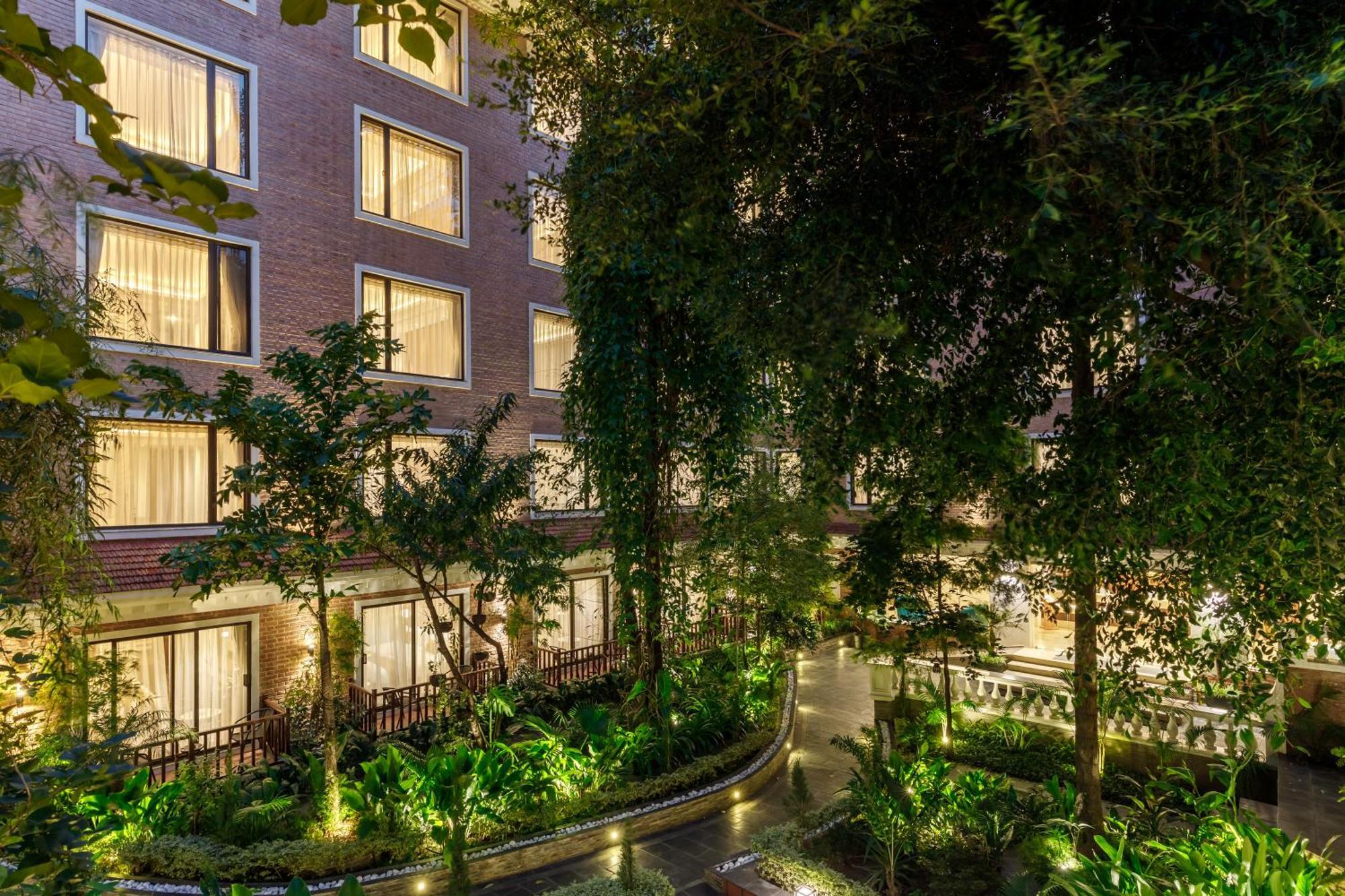 Hotel Thrive, A Tropical Courtyard Катманду Екстер'єр фото