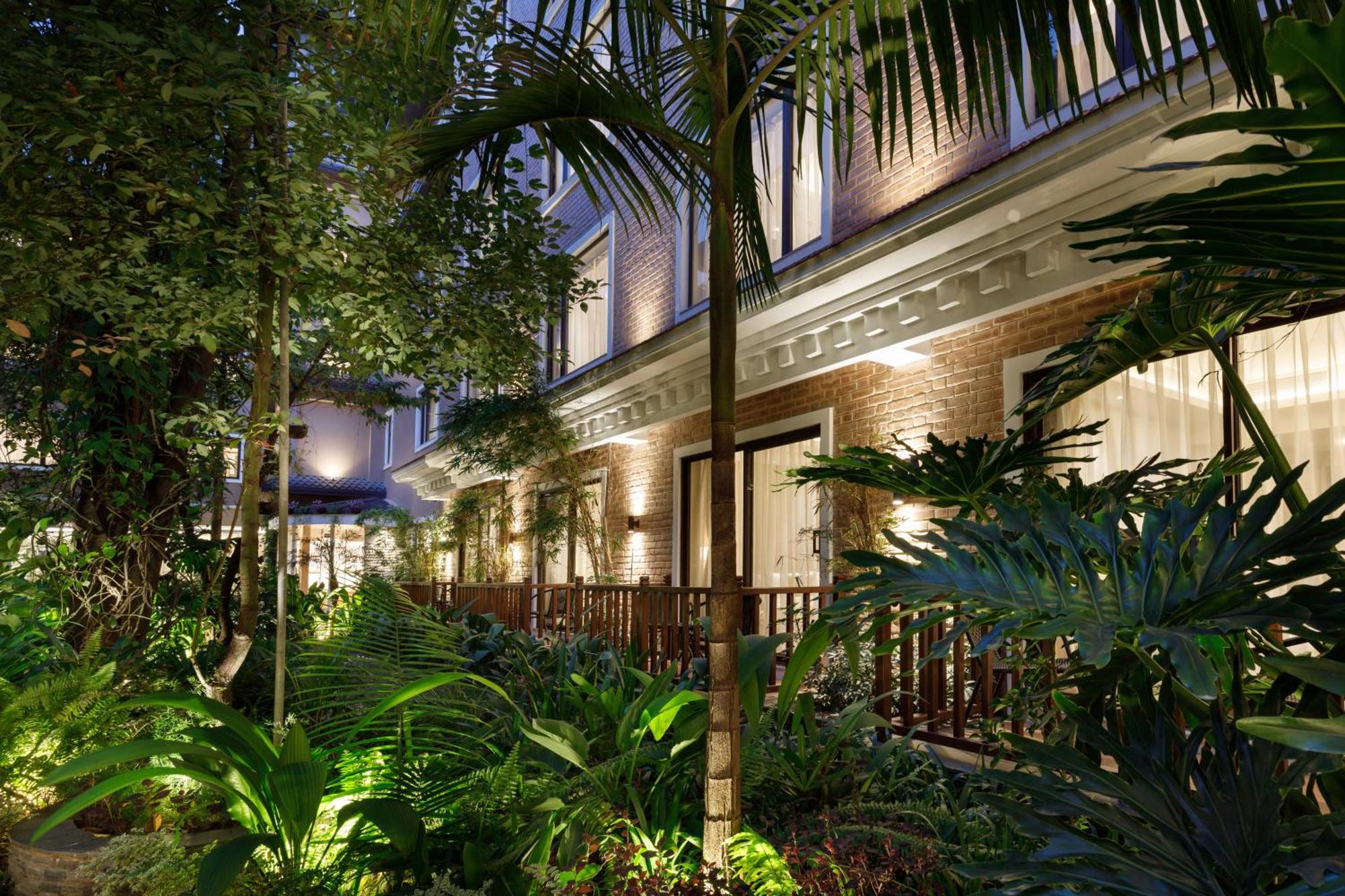 Hotel Thrive, A Tropical Courtyard Катманду Екстер'єр фото