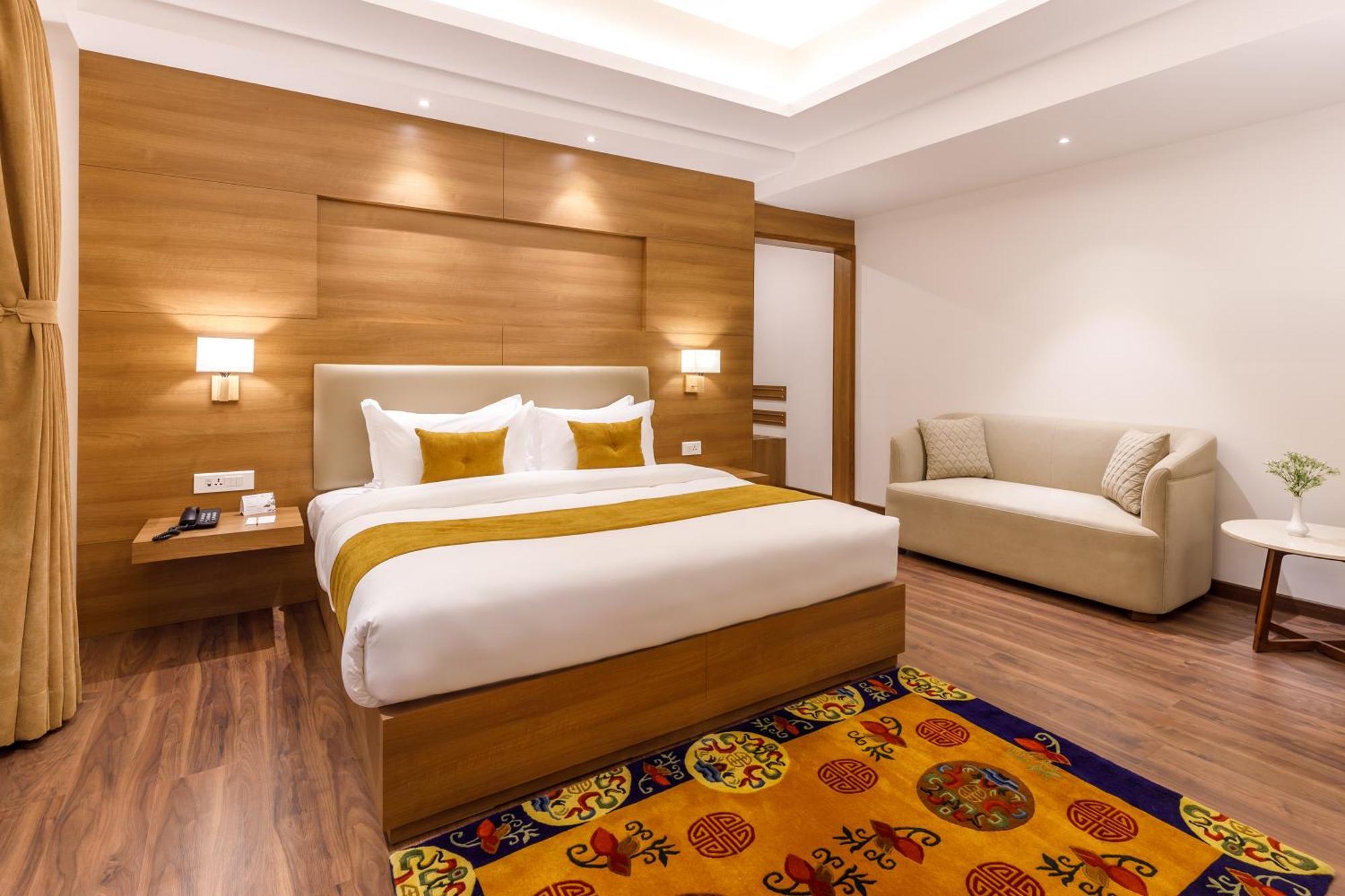 Hotel Thrive, A Tropical Courtyard Катманду Номер фото